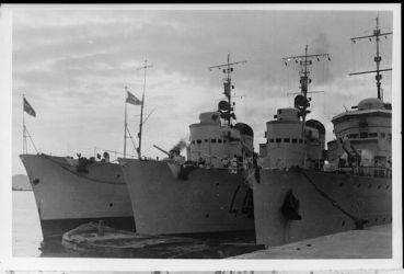 Date: 1941
Ref: DA-01305-F
Axis destroyers laying at anchor at Piraeus in readiness for the invasion of Crete. Taken in 1941 by an unidentified photographer. Axis Destroyers at Anchar at Piraeus before Invasion - Crete, 1941